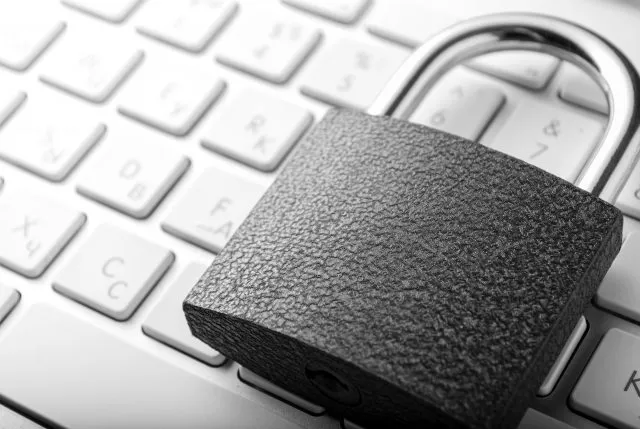 Co to jest ransomware? Jak uniknąć bycia ofiarą takiego ataku hakerskiego?
